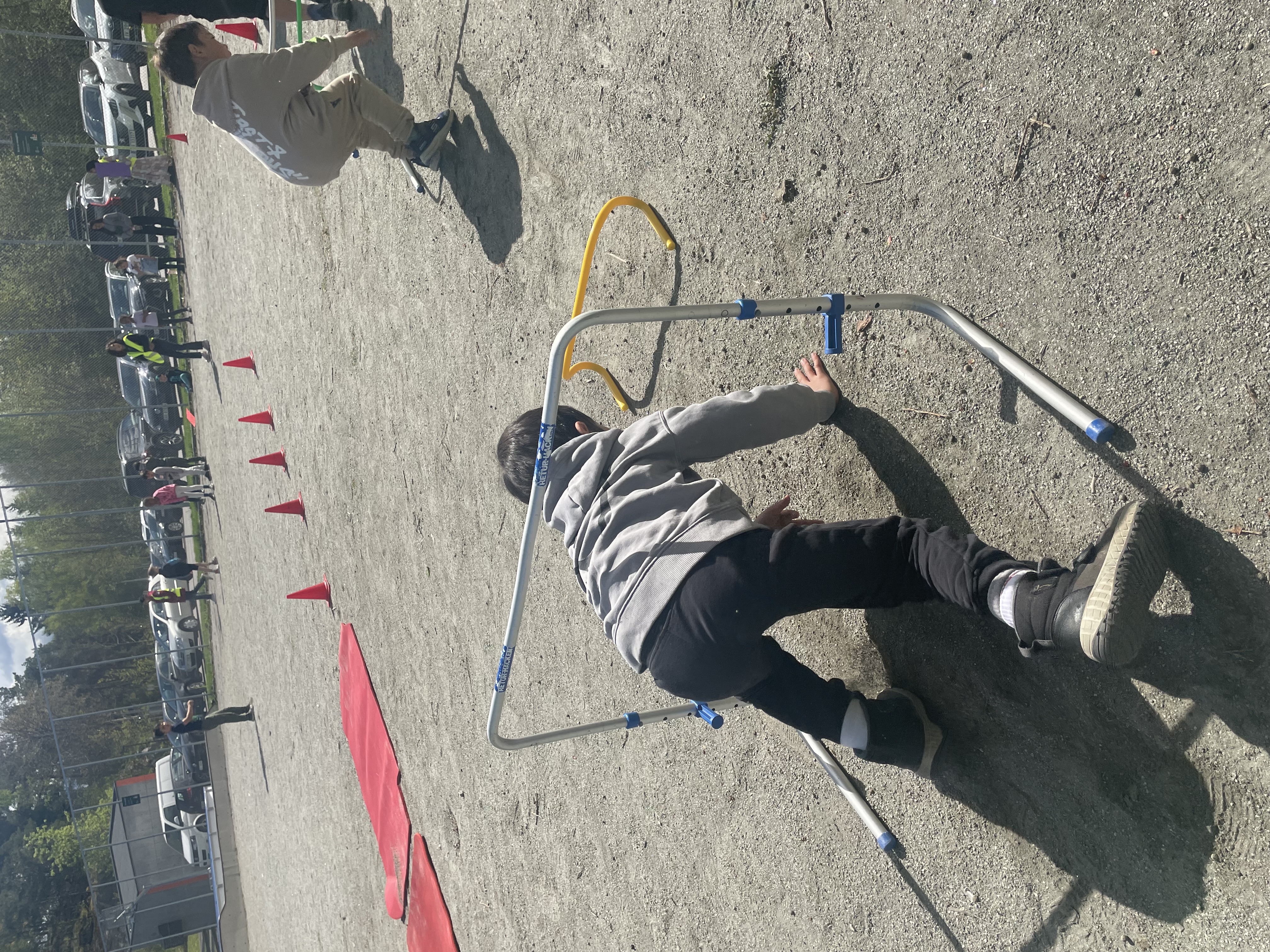 en person på en huske