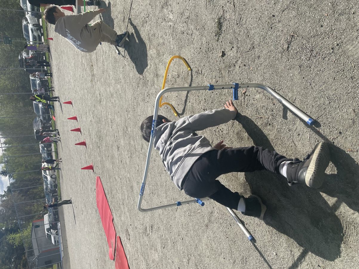 en person på en huske