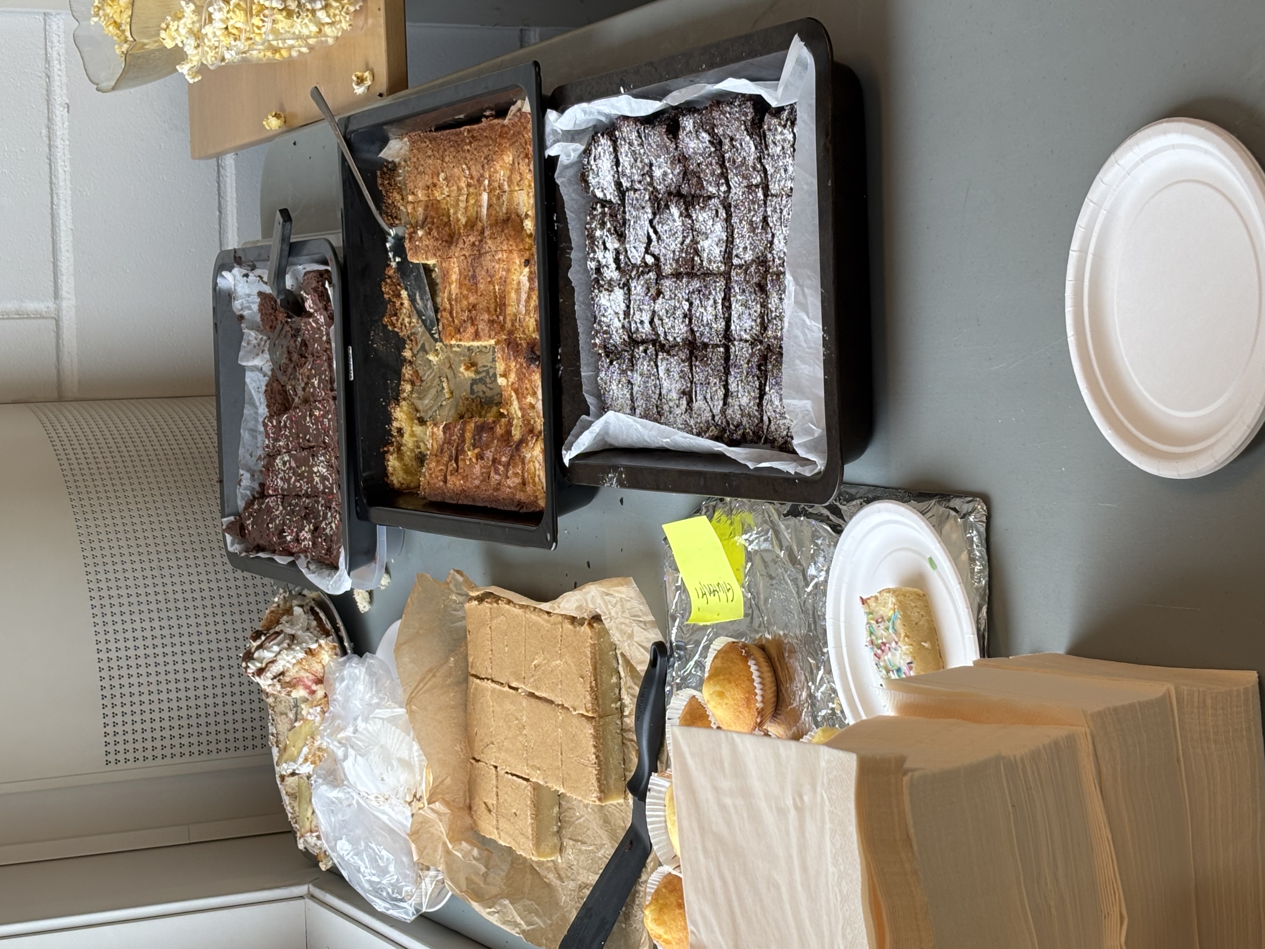 Et bord fullt av mat