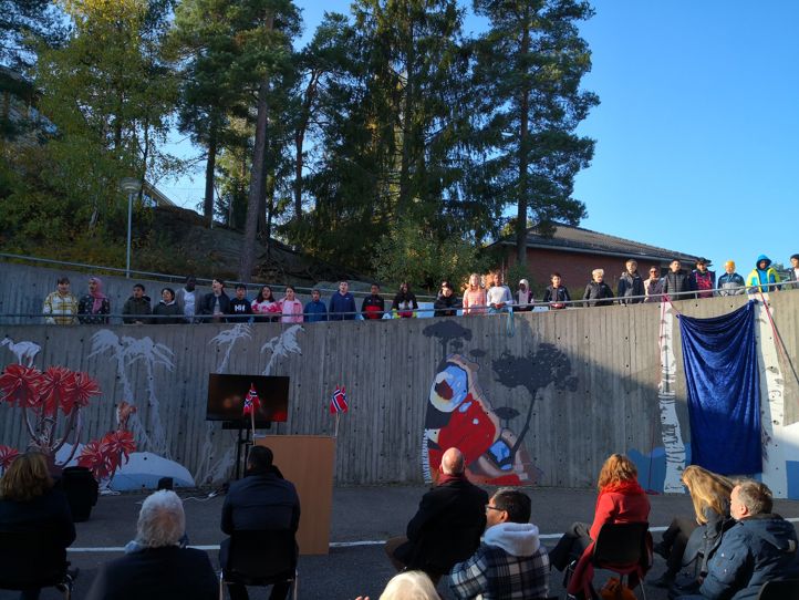 Kunståpning i skolegården